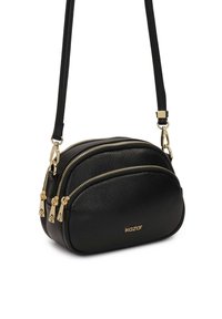 Borsa a tracolla nera in pelle con texture granulosa, due scomparti con zip, dettagli in hardware dorato e tracolla regolabile. Nome del marchio "kazar" visibile.