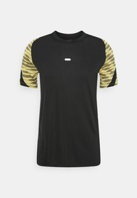 Svart atletisk t-shirt med korta ärmar; ärmarna har ett mönster av gula och svarta tigerstrimmor. Lätt och andas tyg, design med rund hals.