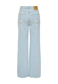Ανοιχτό μπλε παντελόνια με φαρδιά πόδια από τζιν, με ψηλή μέση, δύο πίσω τσέπες και μια ετικέτα στη ζώνη.