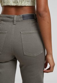 Urban Classics Trapezaste traperice - olive