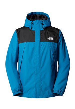 Modrá waterproof bunda s černou horní částí, nastavitelnou kapucí, elastickými manžetami a kapsami na zip. Na hrudi je logo.