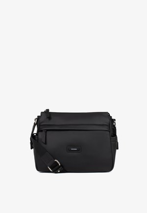 Borsa a tracolla nera realizzata in materiale liscio e resistente. Presenta una tasca frontale, una tracolla regolabile e una forma rettangolare con un'etichetta logo.