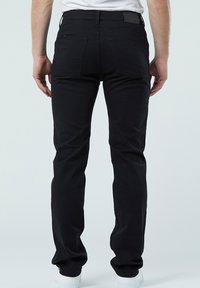 Schwarze Denim-Jeans mit schmaler Passform, ausgestattet mit zwei Gesäßtaschen, einem Lederpatch am Bund und dezenten Nähte.
