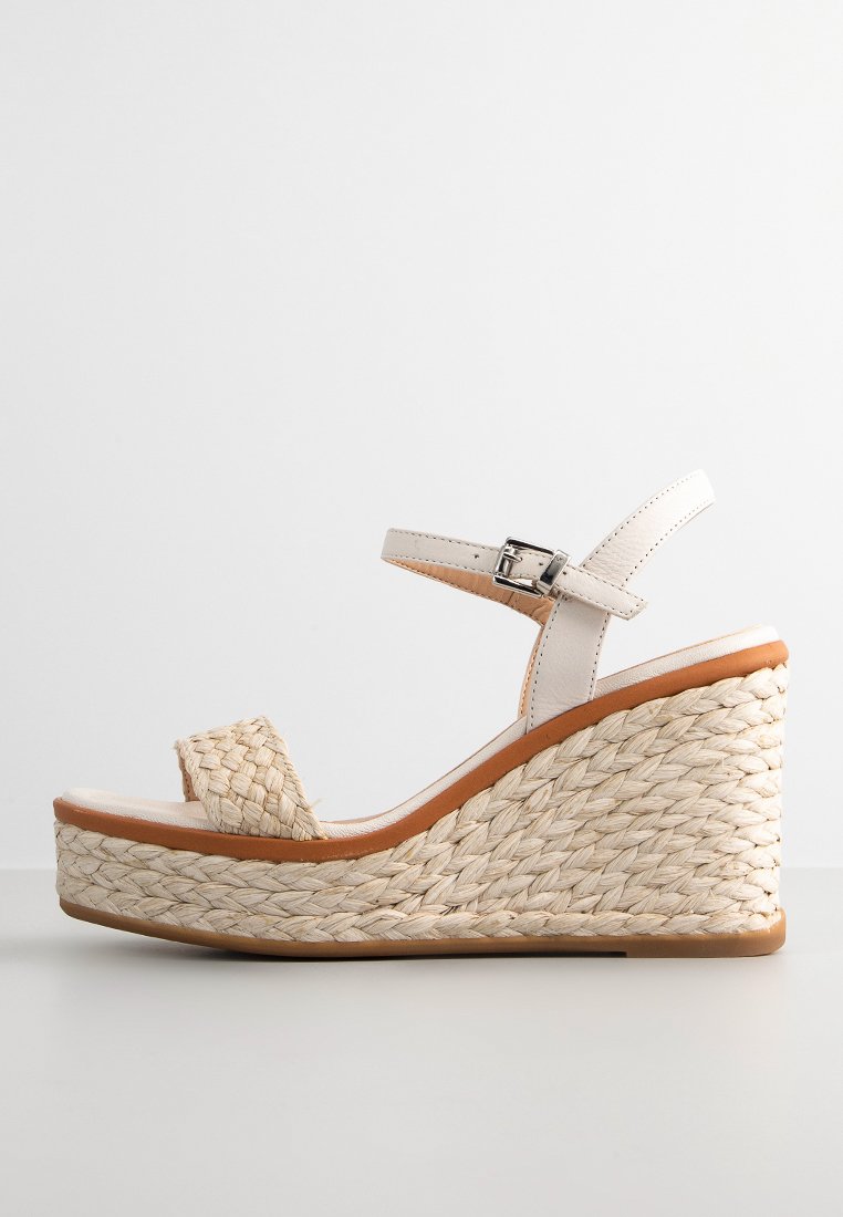 Sandale cu talpă ortopedică