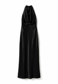 Čierne šaty s halter krkom vyrobené z hladkej, lesklej látky. Majú drapovaný výstrih a siluetu s dĺžkou po zem. Jednoduchý, elegantný dizajn.