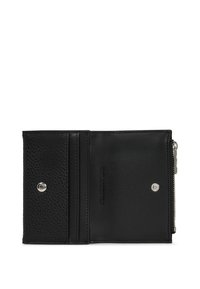 Portefeuille en cuir noir avec surfaces texturées et lisses, doté d'un fermoir à pression, de fentes pour cartes et d'un compartiment zippé.