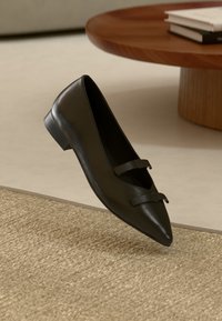 THE ONE - Riemchenballerina - black