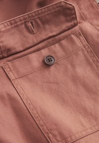 Next REGULAR FIT - Farmerdzseki - clay