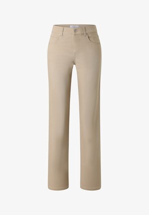 Beige rechte broek met voor- en achterzakken, riemlussen en een knoop- en ritssluiting, afgebeeld op een witte achtergrond.