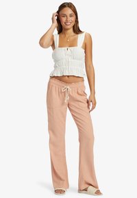 Roxy OCEANSIDE PANT - Pantalon classique - nude