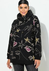Hoodie noir avec des motifs abstraits en crème, or et rose. Comprend un col haut, une fermeture à cordon et une coupe décontractée.