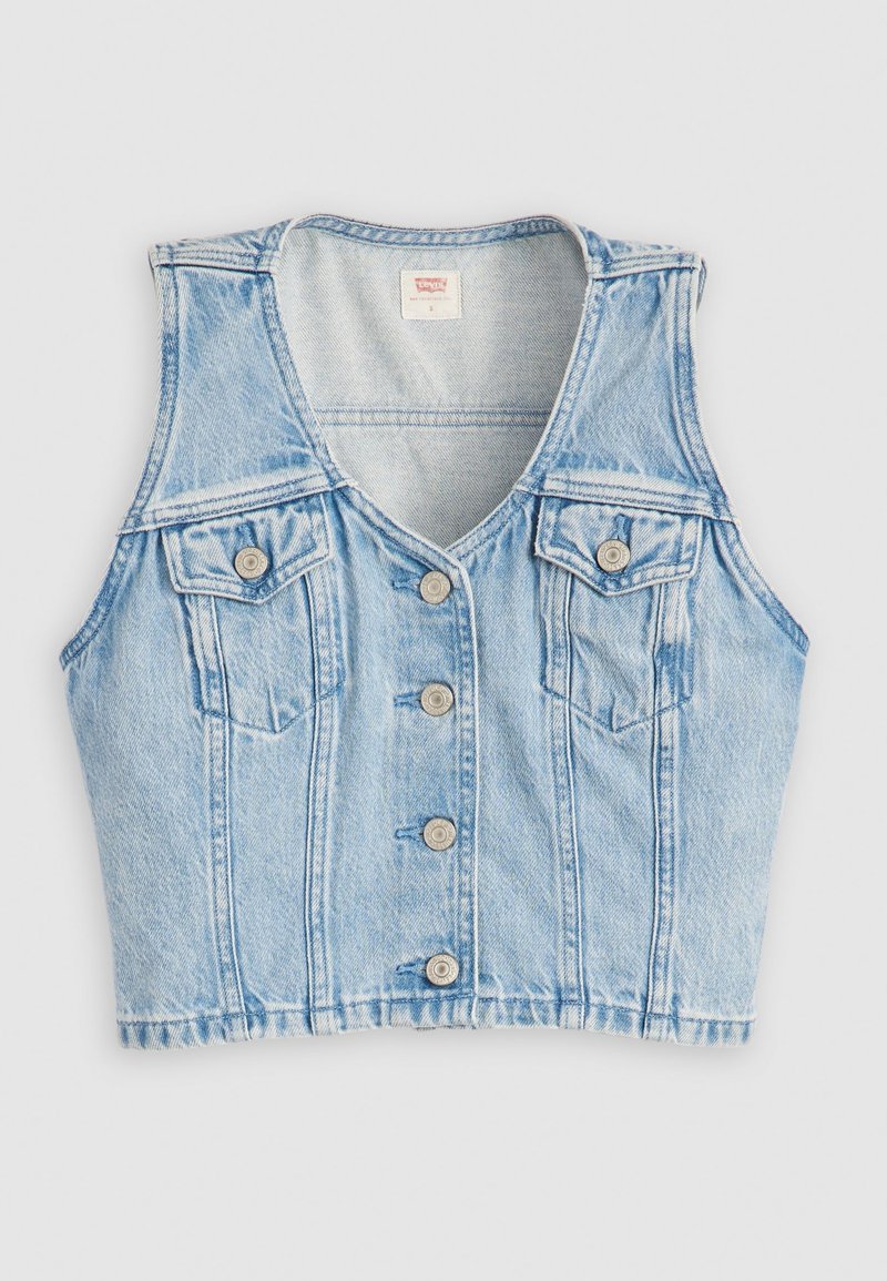 Jasnoniebieska kamizelka dżinsowa z głębokim dekoltem w kształcie V, czterema przednimi kieszeniami, czterema srebrnymi guzikami i postrzępionym dołem. Teksturowana tkanina, bez rękawów.