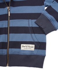 Thumbnail Image 4