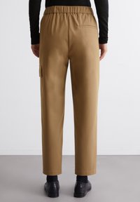 Marc O'Polo JOGGER STYLE WAIST - Cargohose - melted nougat
