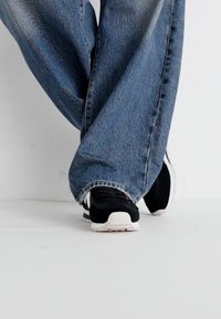 Levi's® STRYDER  - Zapatillas - regular black