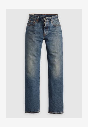 Jeans en denim bleu avec une coupe droite, dotés de coutures visibles, d'une fermeture éclair et de cinq poches. Des zones décolorées ajoutent de la texture.