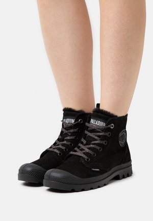 PAMPA HI ZIP  - Suvarstomi aulinukai - black