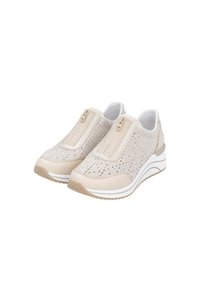 Chaussures beiges à enfiler avec une tige en maille, un panneau avant lisse avec zip et une semelle rembourrée avec des accents blancs et beiges.