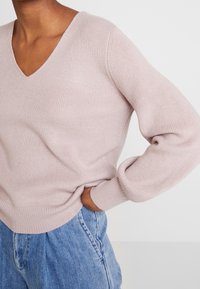 Forever New Sweter