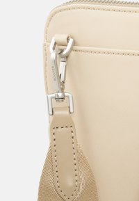 Thumbnail Image 4