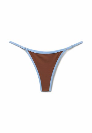Brauner Bikinihöschen mit hellblauer Einfassung und verstellbaren seitlichen Riemen, flach auf weißem Hintergrund liegend.