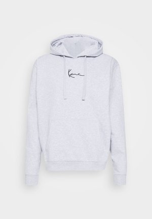Sweat à capuche gris clair avec poche kangourou devant et logo script noir centré sur la poitrine.