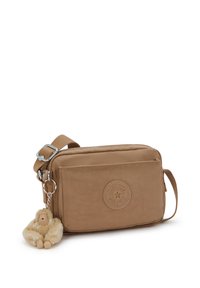 Borsa a tracolla in nylon color sabbia con superficie texturizzata, caratterizzata da un accento con logo circolare e un portachiavi a forma di scimmia in peluche staccabile attaccato.