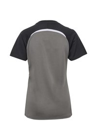T-shirt de sport à manches courtes avec un corps gris, des manches noires et des bandes blanches en accent. Texture lisse, coupe décontractée et matériau respirant.
