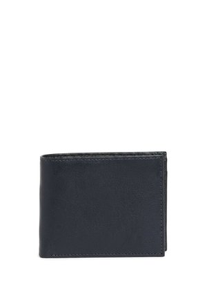 Portafoglio bifold in pelle nera con cuciture pulite sui bordi, mostrato chiuso su uno sfondo bianco uniforme.
