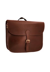 Borsa a tracolla in pelle marrone con chiusura a patta, tracolla regolabile, accessori in ottone e una superficie liscia e lucida. Presenta una maniglia superiore per il trasporto.