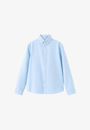 Hellblaues langärmeliges Hemd mit Knöpfen und einem Button-Down-Kragen sowie weißen Knöpfen, vor weißem Hintergrund dargestellt.