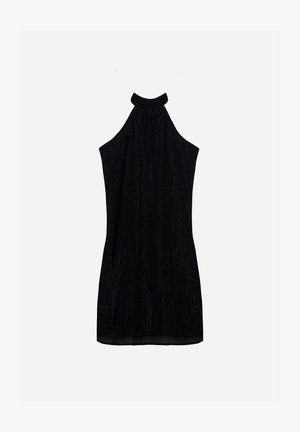 Vestido negro de cuello halter con un corte holgado, hecho de una tela texturizada brillante, que presenta un detalle de cuello fruncido y un dobladillo a la altura de la rodilla.