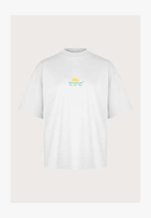 Bijela pamučna majica s okruglim izrezom i kratkim rukavima. Sadrži izvezeni zeleni i žuti logo "PEGADOR" s dizajnom sunca.