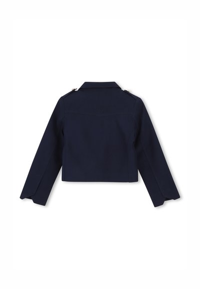 Veste courte bleu marine foncé avec manches longues, épaulettes et col, vue de dos sur fond blanc.