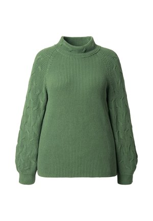 Jersey de punto verde con un cuello alto, mangas raglán texturizadas que presentan un patrón de trenzas y un corte relajado. Material suave de peso medio.