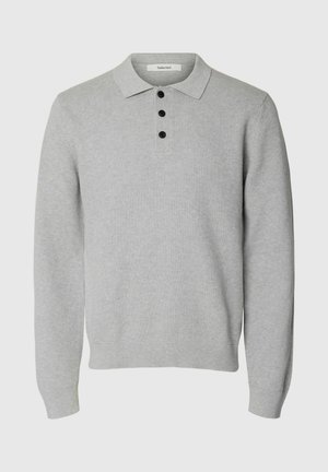 Ljusgrå långärmad stickad polo-tröja med tre svarta knappar samt ribbade cuffar och nederkant på en enkel bakgrund.