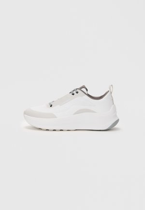 - Sneakersy niskie