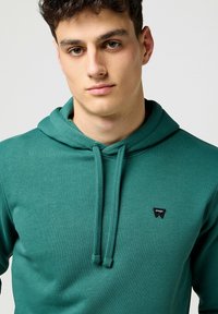 Wrangler SIGN OFF - Luvtröja - bistro green