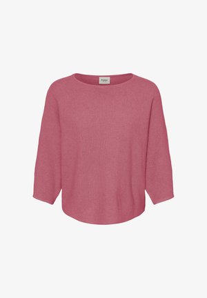 Pulover roz tricotat, cu decolteu tip barcă și mâneci trei sferturi, având o margine ușor curbată.