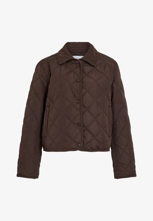 Hnedá prešívaná bunda s patentkami, bočnými vreckami a zamatovým golierom, zobrazená na bielom pozadí.