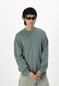 Abercrombie & Fitch ESSENTIAL - Sweatshirt - balsam green