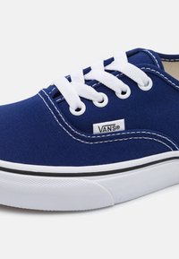 Vans AUTHENTIC UNISEX - Sportcipő - beacon blue