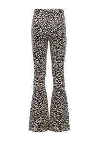 Uitlopende legging in een beige stof met een zwart luipaardprintpatroon, met een gladde textuur en een comfortabele elastische tailleband.