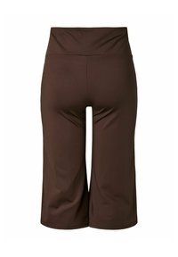 Pantalon marron taille haute, jambes larges et coupé, avec une texture lisse, sans poches visibles ni ornements.