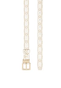 Vit läderbälte med ett geometriskt mönster i beige. Har en guldmetallspänne och flera justeringshål längs remmen.