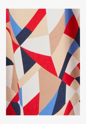 Multikleurige stof met geometrische vormen in rood, blauw, beige en zwart. Soepele textuur met een subtiel patroon en een lichte glans.