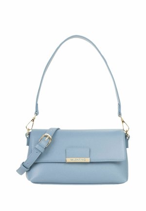 Sac bandoulière en cuir bleu clair Valentino avec boucle dorée et plaque logo, doté d'une sangle réglable et d'une fermeture à rabat.