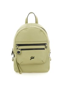 Zaino in pelle verde chiaro con forma arrotondata, doppia tasca frontale con cerniera e manico superiore. Caratterizzato da dettagli neri e logo.