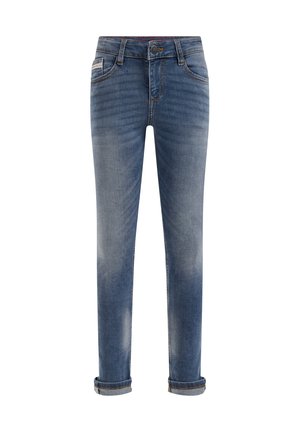 Jean denim bleu coupe slim avec revers roulés, fermeture avant par bouton et zip, et style cinq poches avec détails délavés.