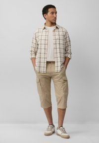 s.Oliver BERMUDA MIT CARGOTASCHEN - Shorts - beige